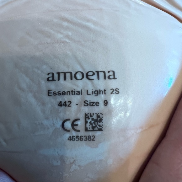 4 Amoena Essential Light sizes 9 and 10 2S breast shape price is now for all 4. - Picture 8 of 9